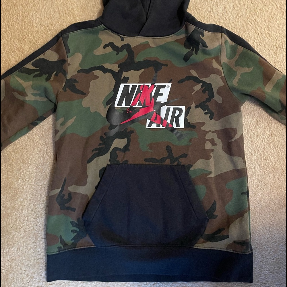 Air Jordan boys XL hoodie camo
